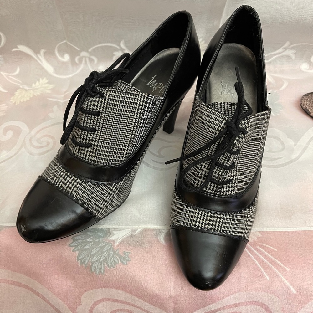 Dress tie high heeled shoes.